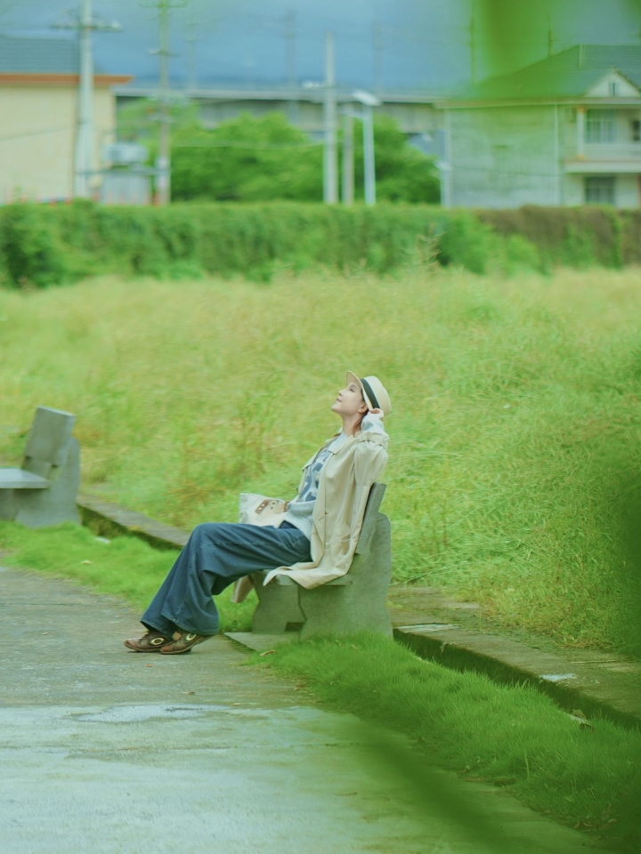 安江农校｜走进稻作圣地，奔赴袁爷爷的禾下乘凉梦 🌾   湘西雪峰山下，藏着一座意义非凡的老校园。 袁隆平院士在这里工作了37年，杂交水稻从这里走向各地。   📍 湖南怀化·安江农校纪念园 🎫 门票免费（部分展馆收费20元左右） ⏰ 09:00-17:00   📸 打卡点位 & 拍照小贴士 1️⃣ 校训碑 “愿天下人都有饱饭吃”——袁老亲笔题字，是园区人气打卡机位。 📷 建议站在碑前拍半身，调成复古...
