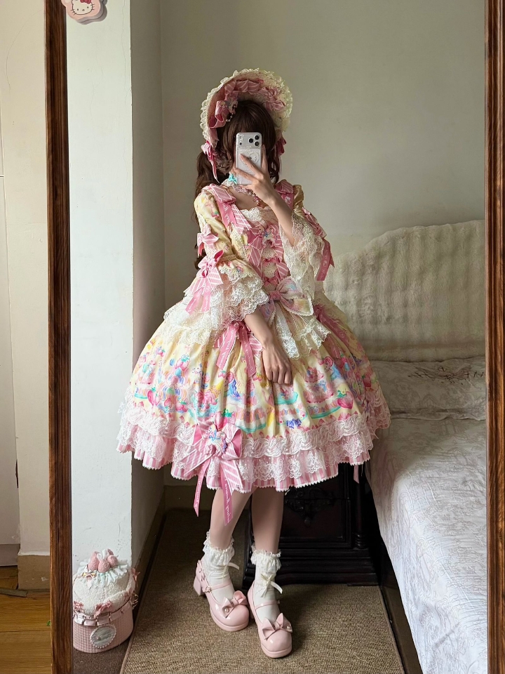 好华丽的甜裙啊，这个dress裙的设计是真的很精致，奶黄色怎么能这么有质感