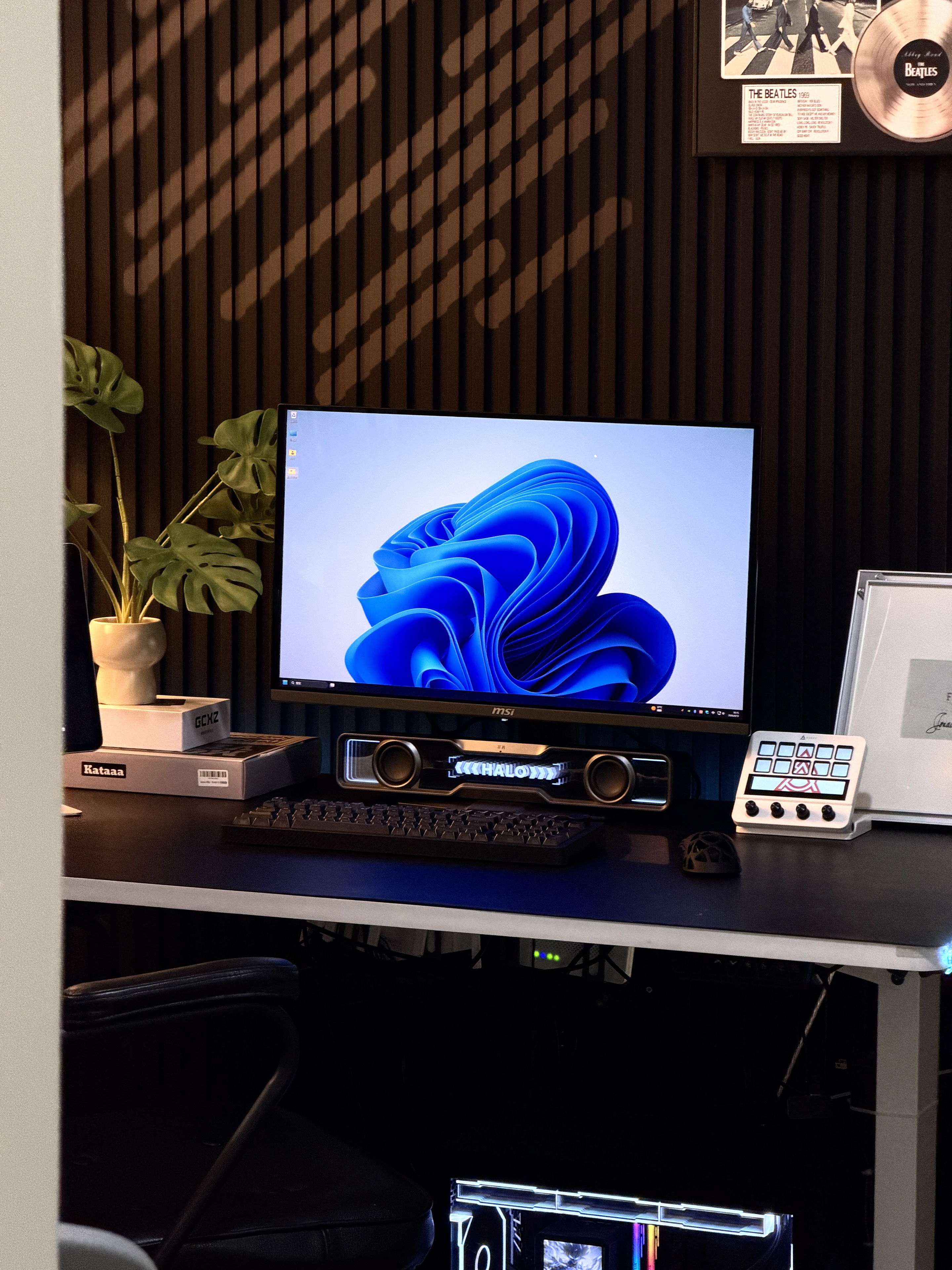 硬核电竞党必入2. 4K高刷不烧屏显示器