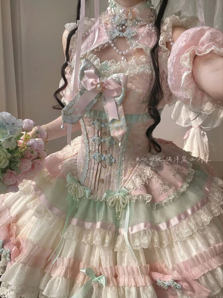 简直小花仙来的好嘛，这个粉绿配色就是超级貌美，这个下摆都设计好好看 #lo#lolita#lo安利