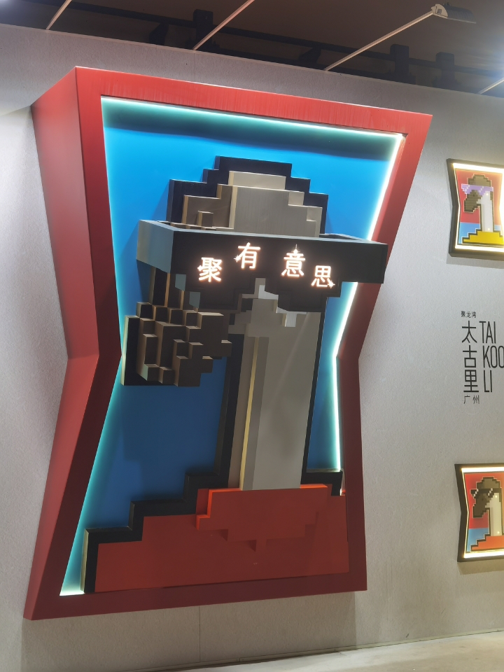 因为现实中很多人特别好斗，你说自己的人生方式，对方识别到的是[尬住R]“她跟我的人生方式不同=她不认可我的生活方式=她贬低我=我被挑衅了=我要反击回去证明我是对的她是错的。”