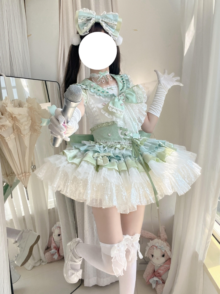 未知星域家也太会出打歌服啦，启明星穿上很有小偶像的感觉