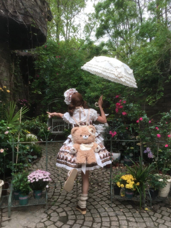 我说真的甜柄真的永远戳我，这条还搭配了个小围裙真的很可爱哇 #lolita #lo #lo安利