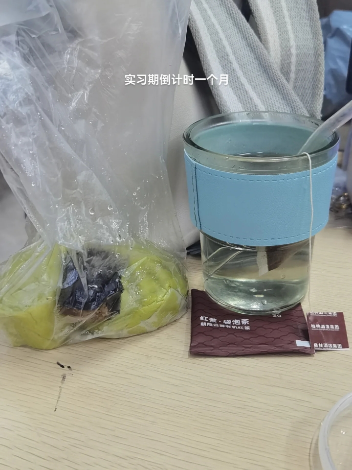 我上大学才开智[捂脸R]（我们大学很好考）大学突然有一天专业老师问我，为什么别人跟我说话我不吭声，她告诉我别人说话我要回话，说我要和别人交流别人才会知道我在想什么，我才发现世界原来是要交流的