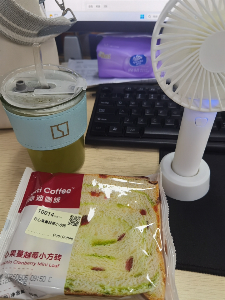 最近生活节奏有点快，正需要一部温暖治愈的电影来放松一下。《心犬相随》在泰国口碑这么好，又是跟狗狗有关的题材，感觉会又暖又好哭。能在广州提前看到这部高分电影，机会太难得了，很想在大银幕上感受这份感动。