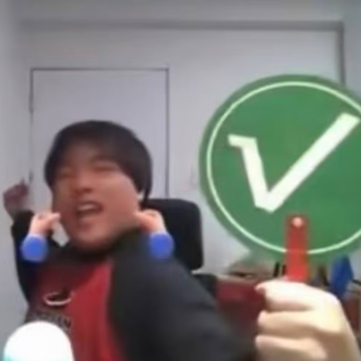 那我要怎么在结束之后回应对方呢，其实我经常因为不知道说什么而感到苦恼，我不知道怎么把话题延续下去又能不让别人觉得我在装逼，所以我一般只会说哦哦这样啊，我去，啊我服了，之类的，然后别人就觉得我在敷衍，而且其实有时候我并不知道对方希望从我这获取一个什么反馈，她是想得到我的建议还是只是想把我当垃圾桶吐槽情绪，还是觉得这件事很有趣可以分享，我其实根本听不出来，跟人交流好累，我好痛苦