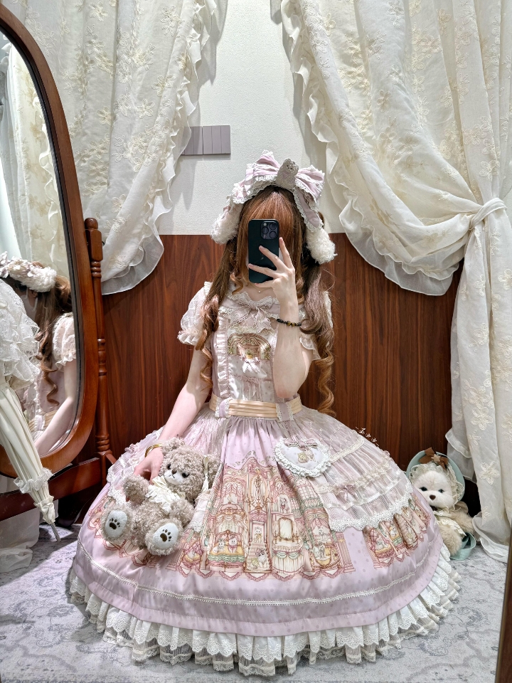 姐妹们谁懂这个萌宠城堡啊，穿上真的doll感满满呀
