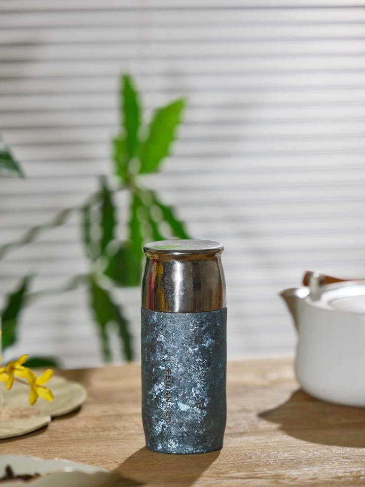 茶香入喉，心随流水