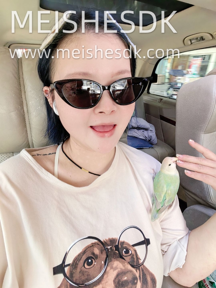 这是一只见过世面的小鸡🦜