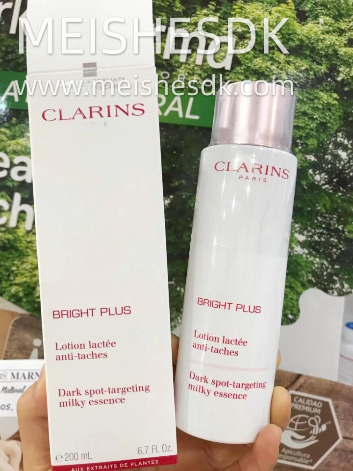 国内现货，特价￥240 欧版 娇韵诗清透美白水200ml 美白功效的爽肤水，孕妇可用哦。 保湿效果也很好，而且牛奶质地很好吸收，坚持使用肌肤明显会透亮哦~