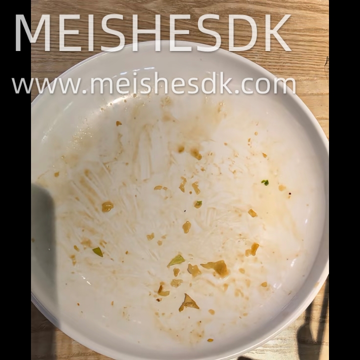 我已经很努力不让任何能够刺激我让我想起那些事情了 但闪回就是没有道理的 很可能上一秒还没事 下一秒就来了 我经常睡觉前一闭上眼睛就是不停地各种创伤记忆的闪回 没有办法不去想的 不是意志力就能克服的 就跟人碰到烫的东西会本能地缩手 我看到这些记忆也会本能地痛苦