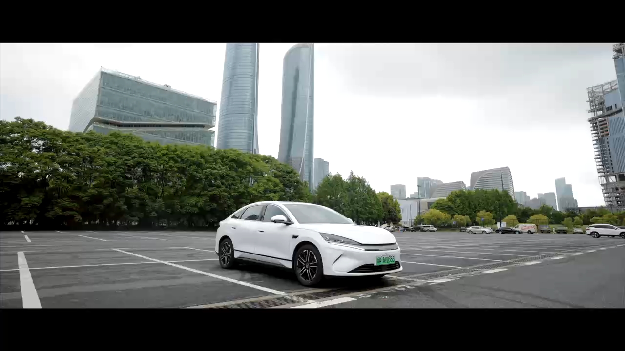 家人们！今天给大家带来超惊艳的秦L EV，一辆专为年轻人打造的智美中级纯电轿车，亮点超多，一起来看看！ #新能源汽车# #智美中级纯电轿车#
