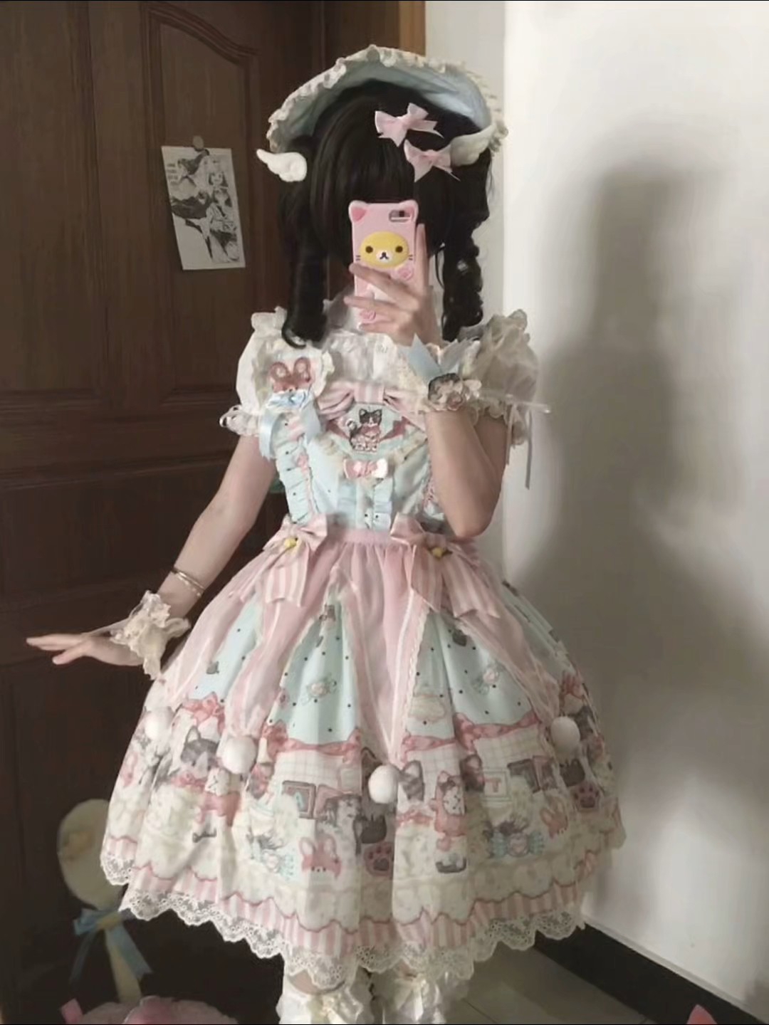 连刺绣都是小猫咪，浅色系是真的萌成啥样了，这个长度是真的很甜美很显腿长