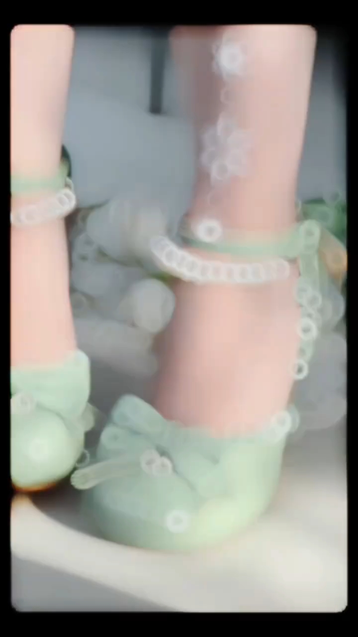 我嘞个豆，最近发现一款绝美高跟鞋！蓝色绿色真的超戳我！