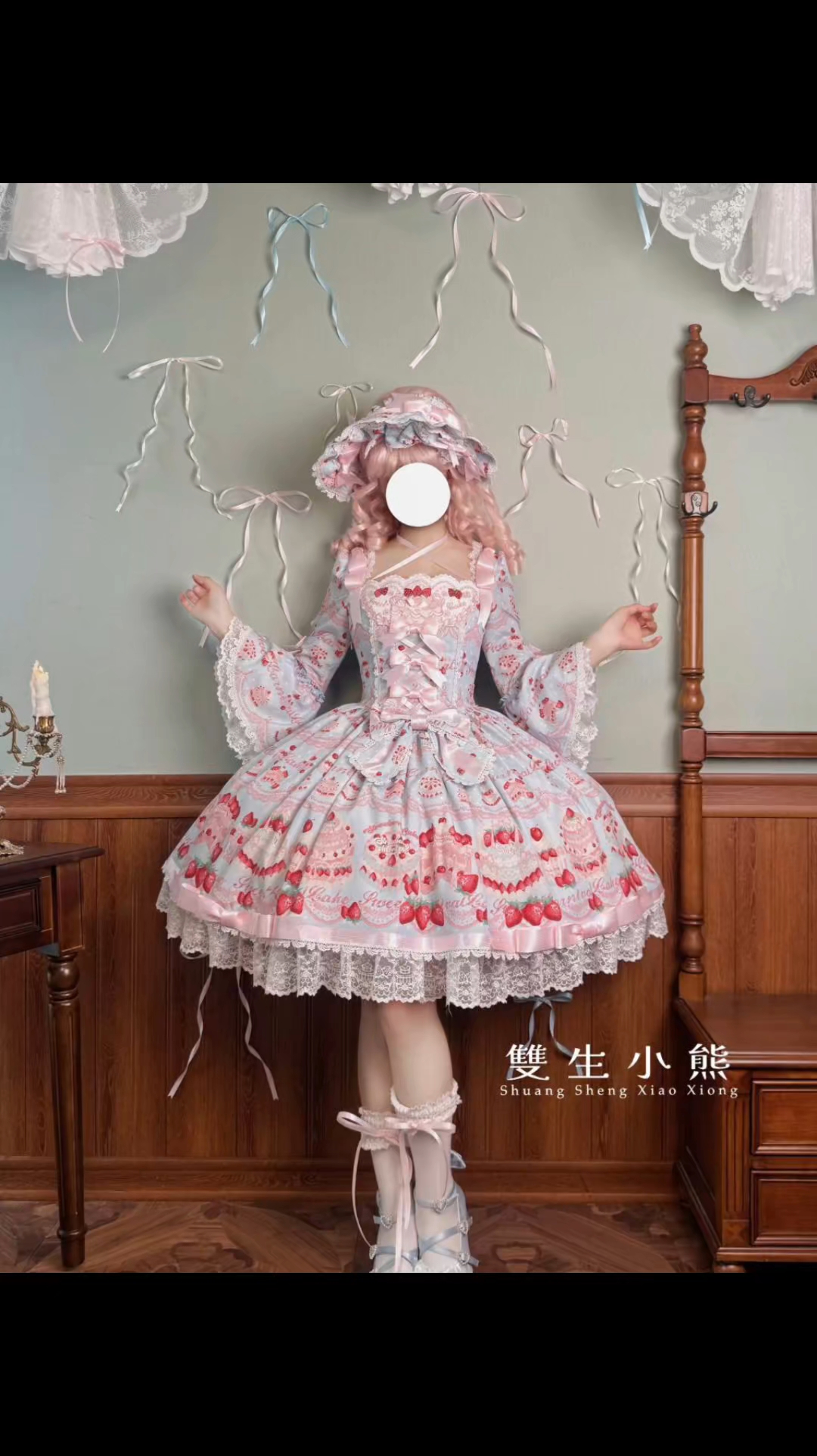 最近种草了这条小裙子，有点纠结选jsk还是选op呀，真的很喜欢草莓柄图