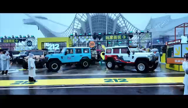 上周末收到212的邀请，去青岛参加了超燃的“乐野之日 CRUMP FEST”越野派对。 恰逢212越野品牌焕新一周年之际，212的全新升级款T01检阅官也在这场派对上亮相，在这场越野和音乐的狂欢派对中，让我看到了212在传承与突破中的无限可能。 #青岛乐野之日音乐节来了##谁家音乐节办的跟车展一样啊#