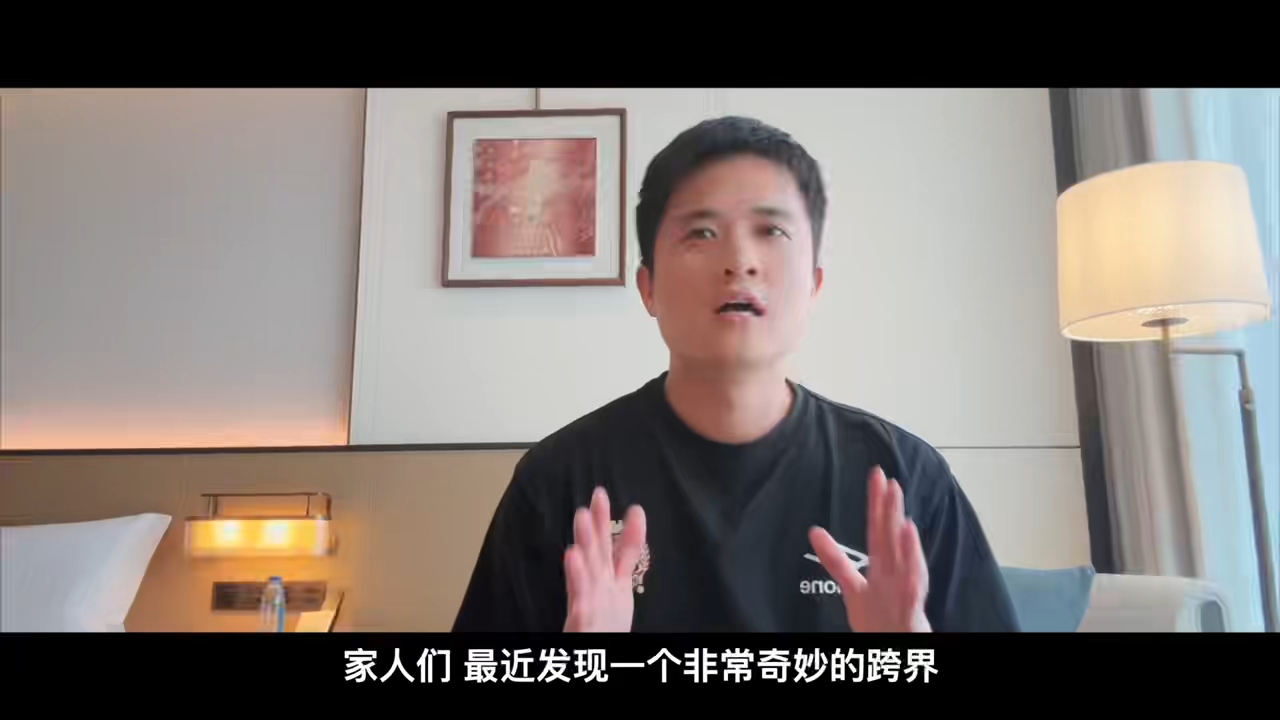 亚洲最大上海乐高乐园×比亚迪，跨界碰撞太妙了！ 乐高乐园内的驾驶学校，孩子们开着定制BYD车学习交规，考取“人生第一张驾照”，专注又雀跃。接驳巴士也是比亚迪电动双层车，开园后新能源车队全程护航，绿色体验从入园开始。 用科技与创新启迪下一代，把环保与科技的种子悄然种进童趣时光，这就是比亚迪与乐高乐园的奇妙跨界，不声张，却把科技和童趣揉得很自然。 打算下周再去细逛，有没有想一起去看孩子们