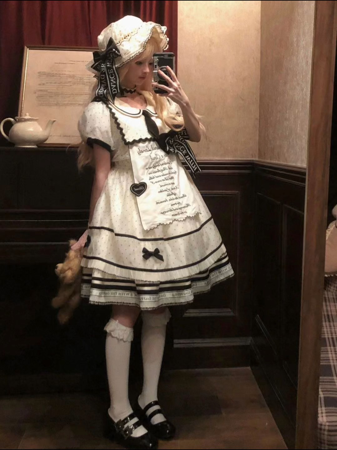 你有如此萌的裙子进入lo圈，谁能拒绝一个萌萌的娃娃领呢，这个版型是真的很显瘦