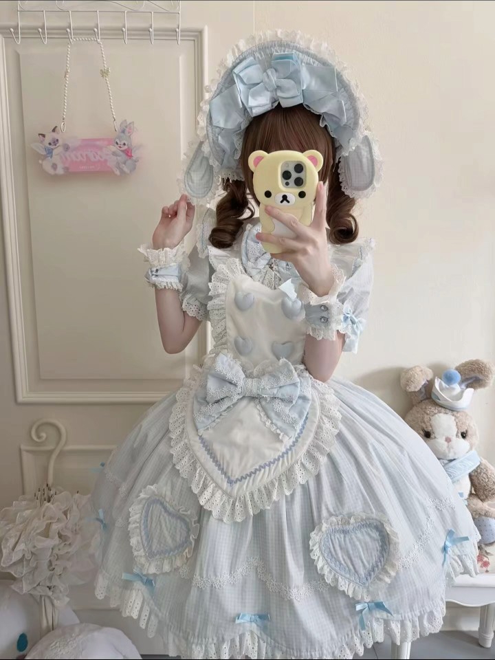尊的没法拒绝一条萌萌的裙子，看着好有doll感啊啊啊，浅蓝色是真的好嫩的感觉