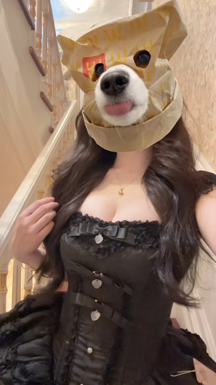 就这个黑色小蓓蕾美！长腰加鱼骨超能显身材啊啊啊，这个腰部设计嘎嘎显瘦#lo裙 #吃我一波lolita安利 #Lolita #栀子来了原创设计 #小蓓蕾
