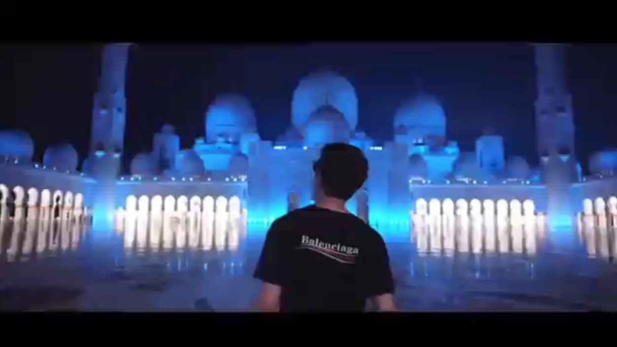 开着刘亦菲代言的#智界R7#，去刘亦菲代言的阿布扎比。 四天三晚，看看有什么好玩的？  BTW：这也是我人生第一次，开着中国的新能源汽车在海外自驾，我真的太骄傲啦！