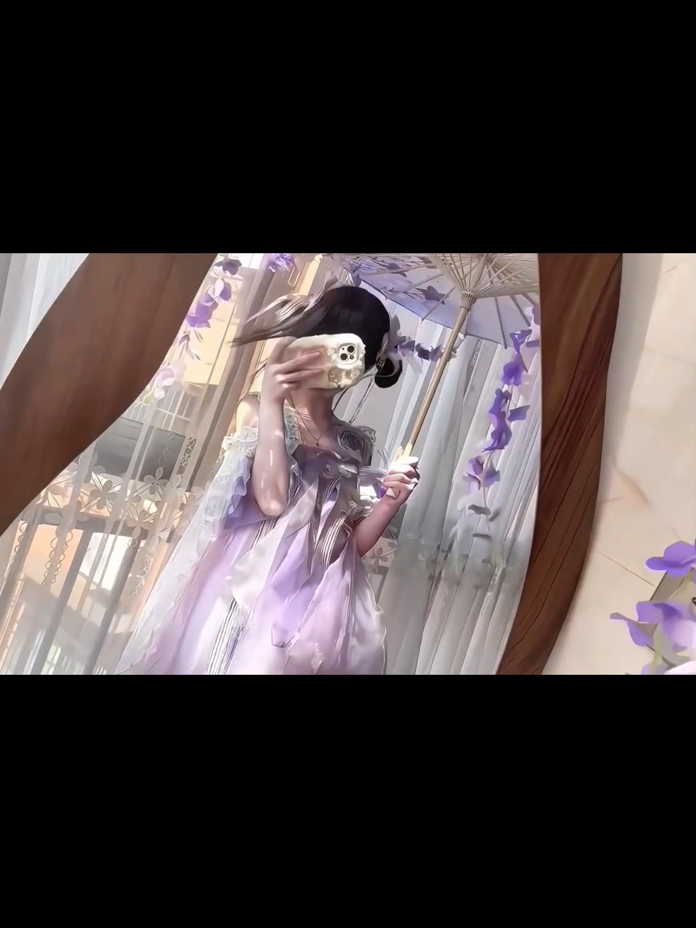 蝶舞戏芳丛，紫袂映春风