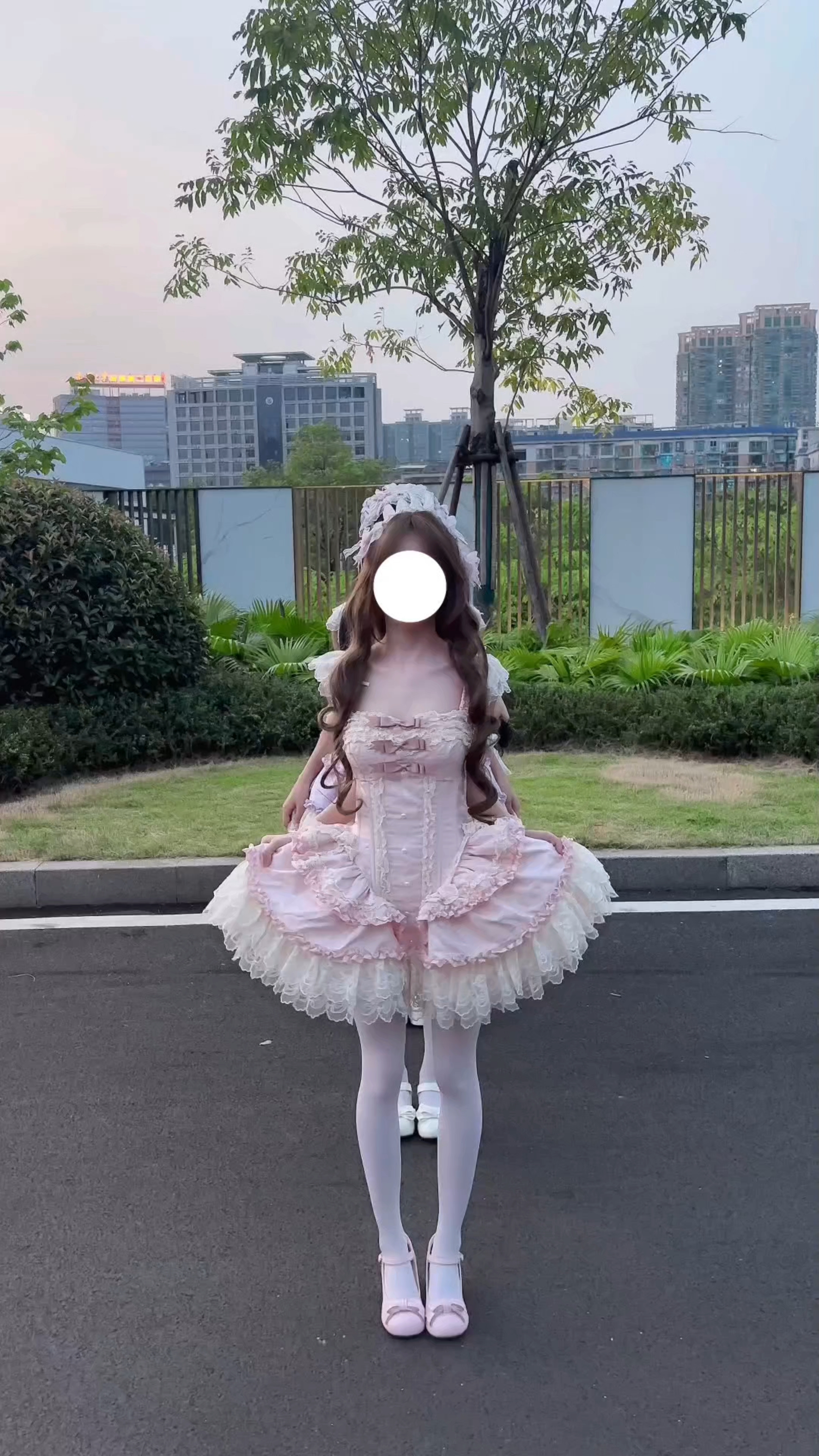 一下子看到这么多颜色的小蓓蕾展示！怎么每个颜色都这么好看，现在好纠结要入哪个颜色了#吃我一波lolita安利 #lolita穿搭 #lo娘日常 #小蓓蕾 #栀子来了原创设计