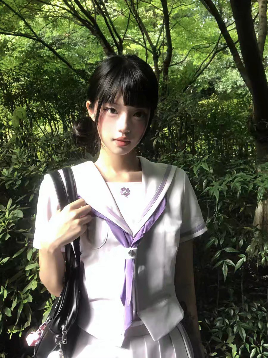 紫色怎么能这么出片呢，谁能不爱上这种温温柔柔的颜色，拍照真的很上镜很出片