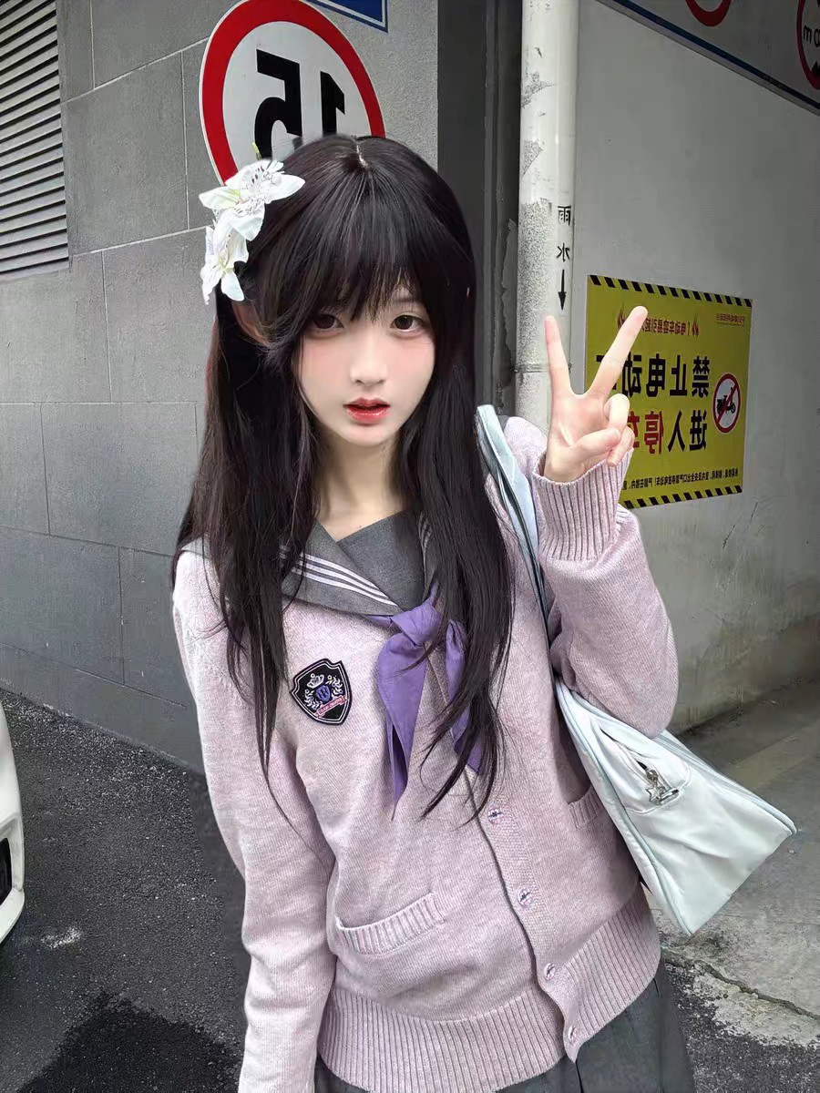不敢想秋天怎么穿得有多好看，真的很爱这种温温柔柔的颜色，而且搭配开衫也很美丽