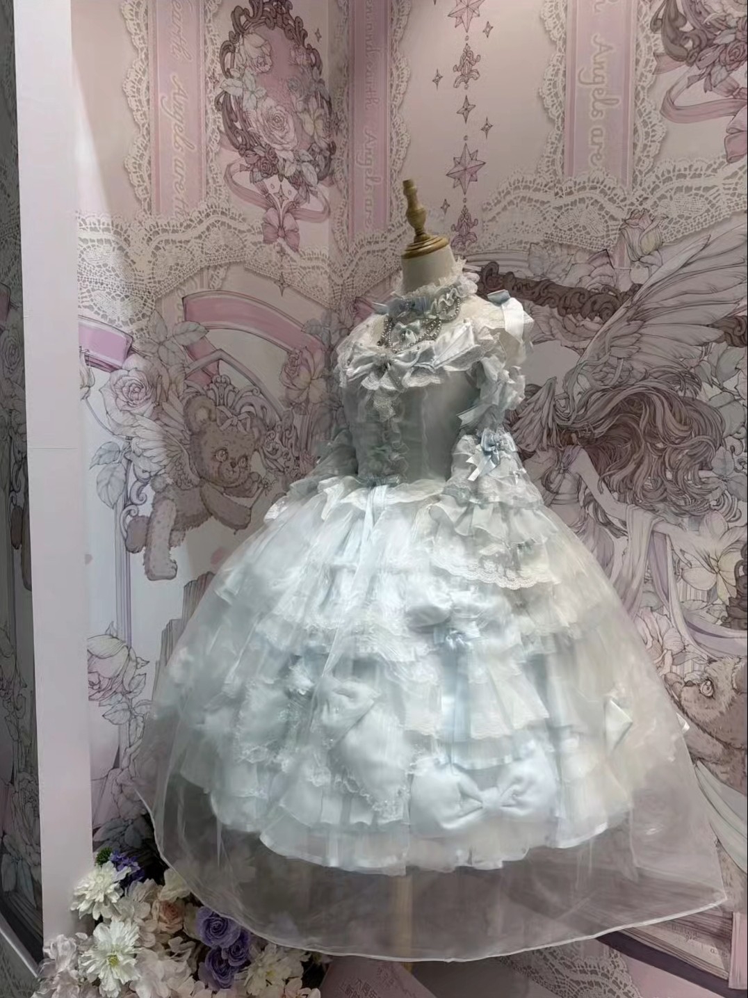 很羡慕去cp现场的姐妹了，好华丽的裙子我真的一眼心动的感觉，梦孚子是真的开始发力了
