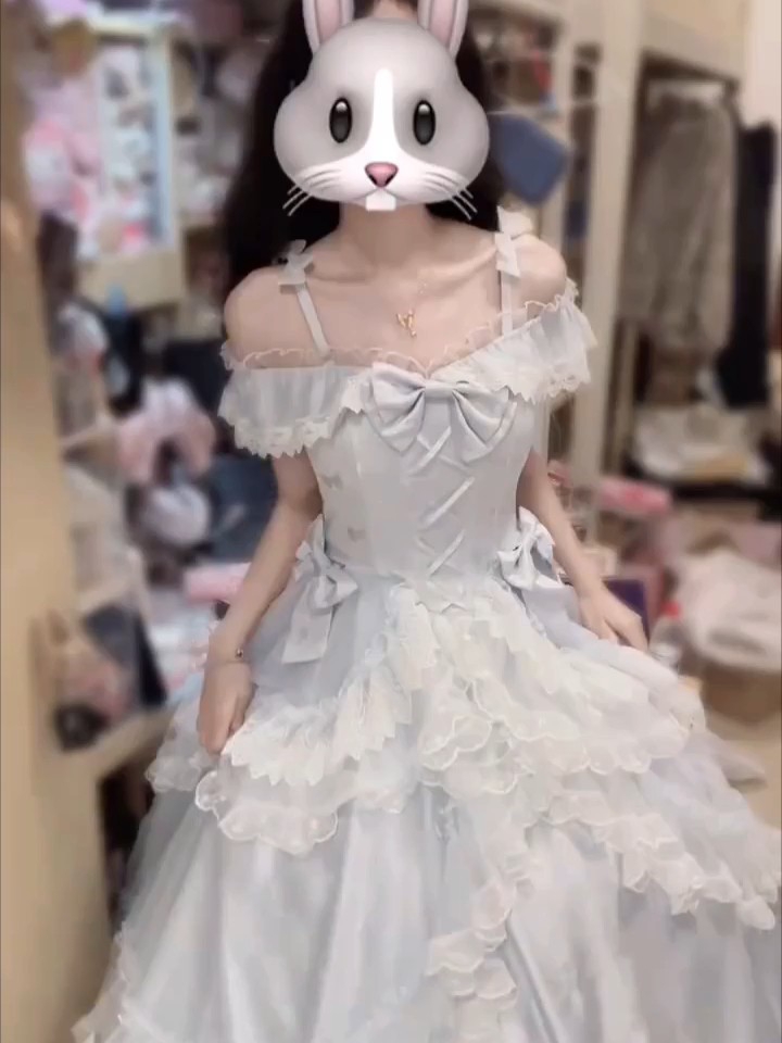 简直不要太适合生日穿了,这个质感我是真的会爱,而且腰间绑带设计也很掐腰很显瘦