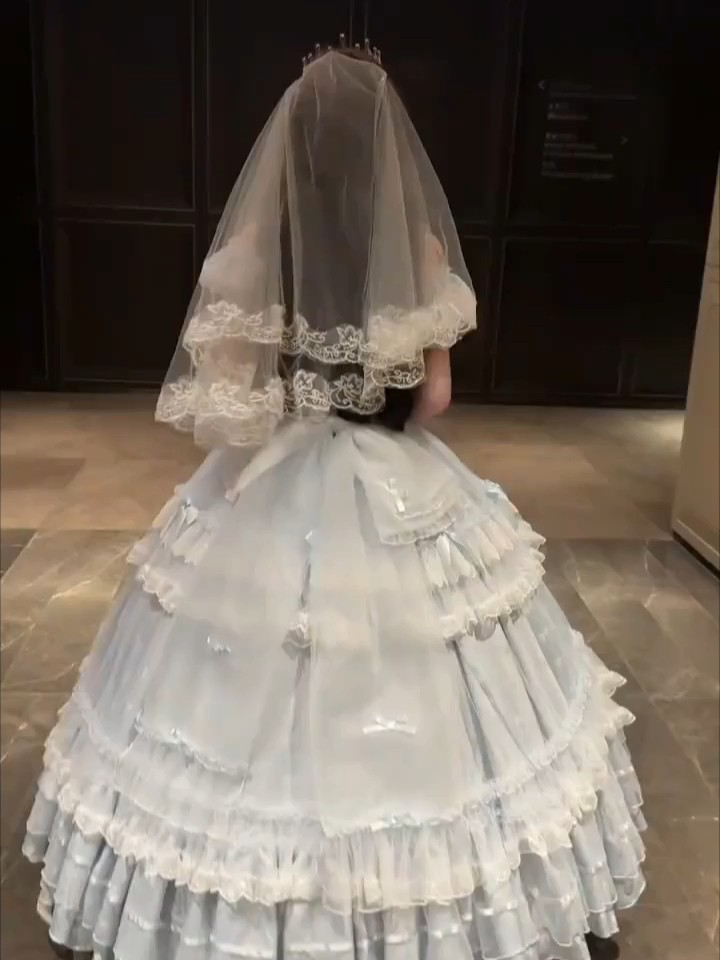 好有公主的感觉我爱了,这个大裙摆怎么能这么精致的,搭配头纱真的很华丽了