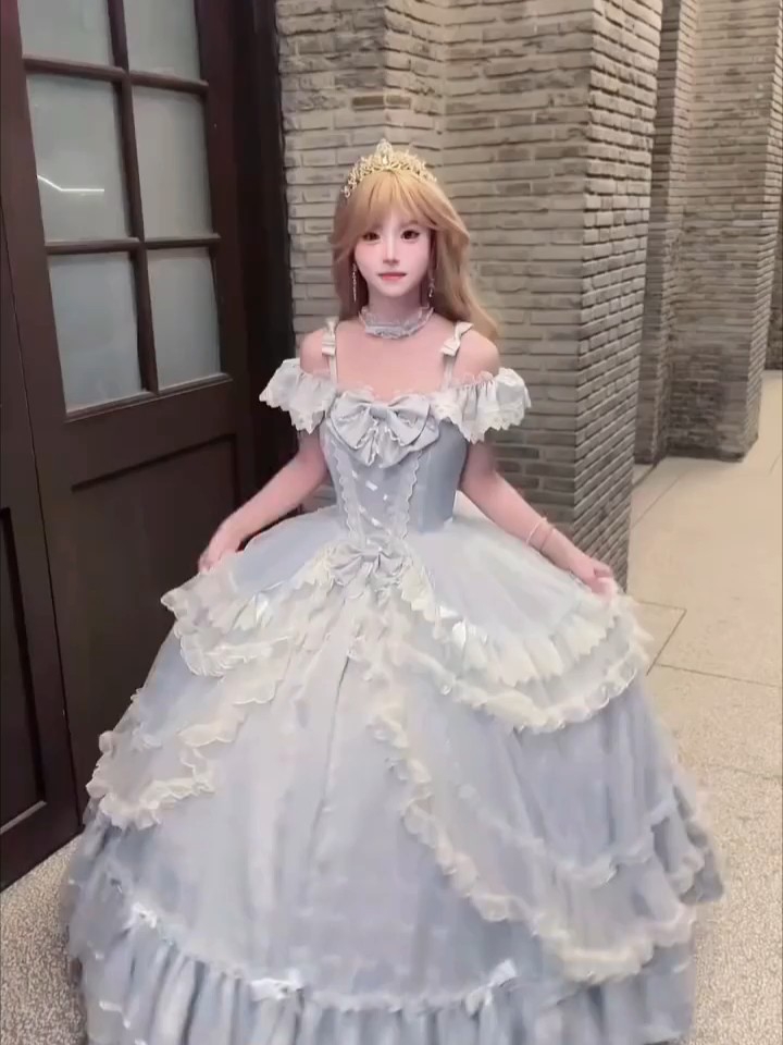 怎么能有这么萌的花嫁，真的很爱这种华丽程度，袖子设计看起来就很遮手臂肉肉