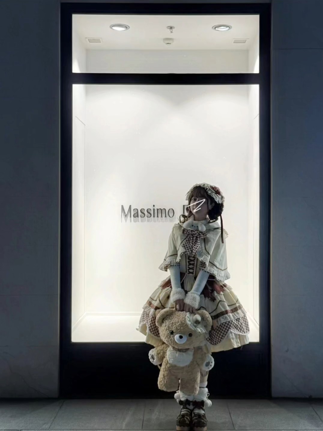 冬天就应该穿这种暖色调，真的很有热可可的感觉，搭配小斗篷简直不要太乖太有doll感