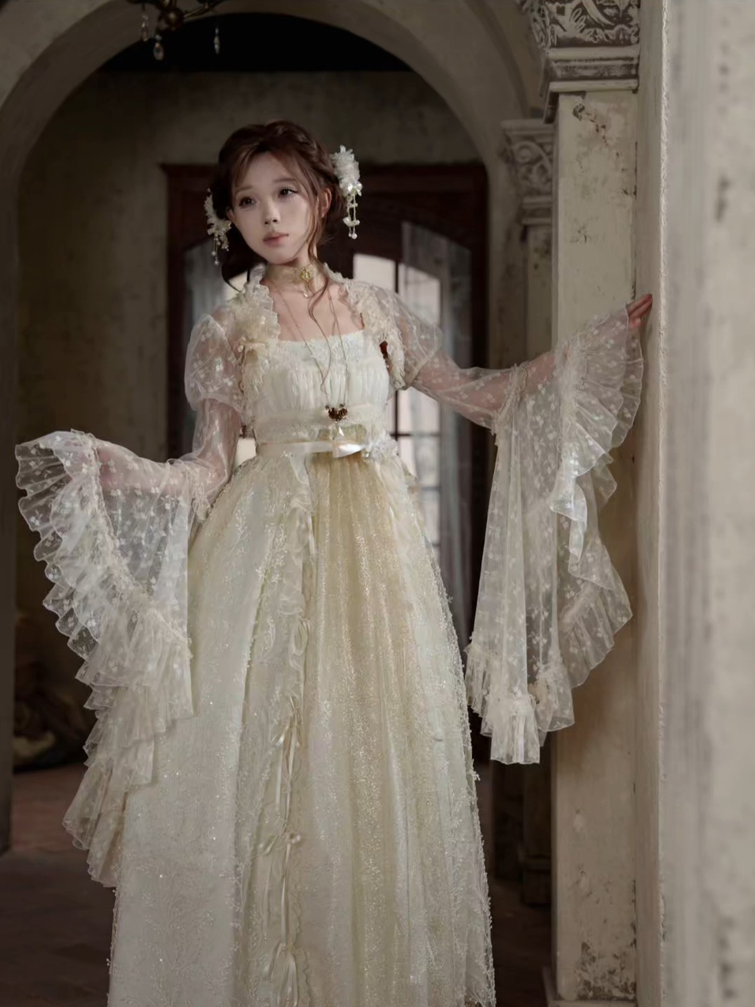 完全就是美神来的，这个帝政真的别太好看了，蕾丝开衫真的绝了，这个颜色也很精致很有高级感