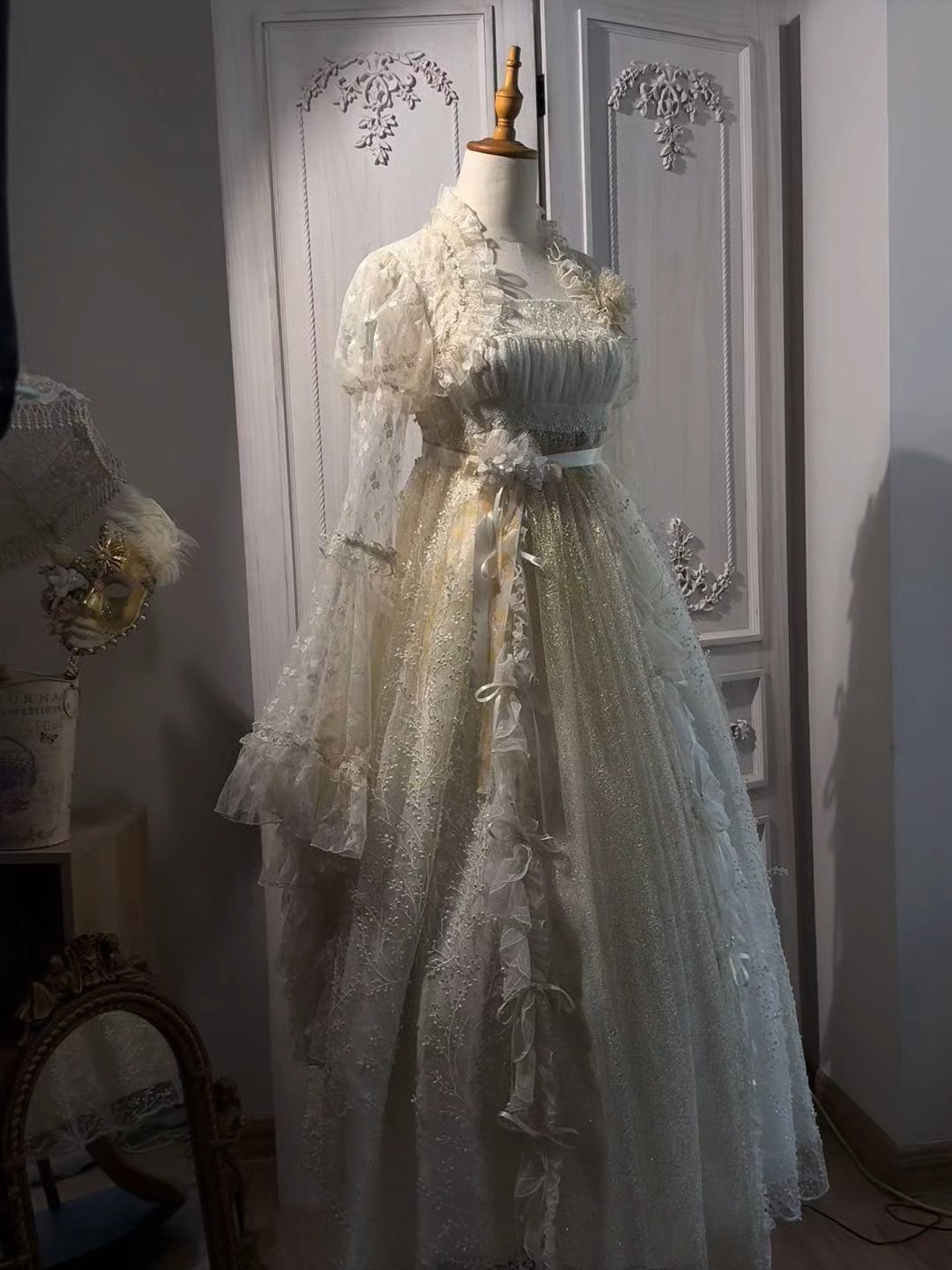 真的没人懂一下这条裙子吗，真的很有后妈的感觉，而且这个颜色这个精致度，我是真的要夸了