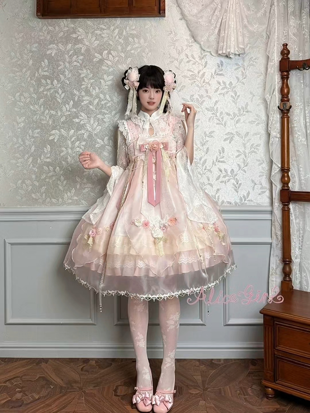 ag家蝶语大家都选的哪个颜色啊？ 感觉紫色和粉色都好好看，太难选了555… #吃我一波Lolita安利 #Lolita #Lolita日常 #lolita穿搭