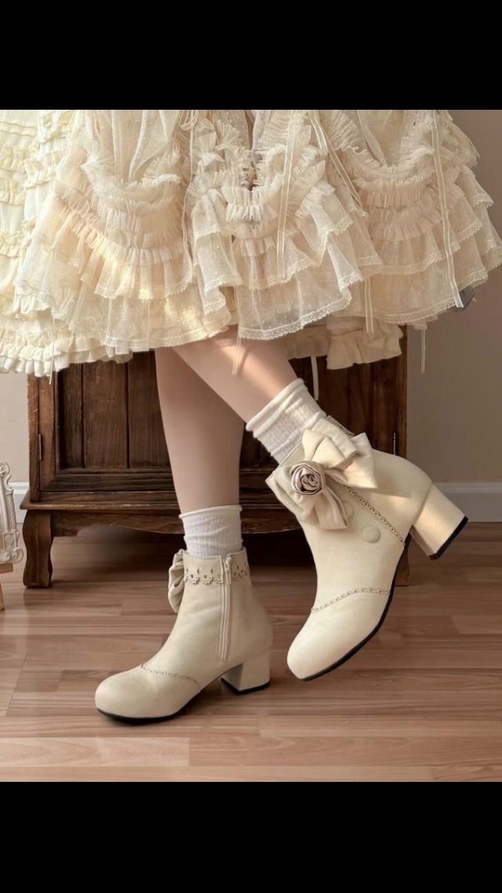 有救了有救了！ 适合冬天的lo鞋终于来了，好爱这双靴子啊#桃小坞 #靴子推荐 #lo鞋安利 #Lolita鞋