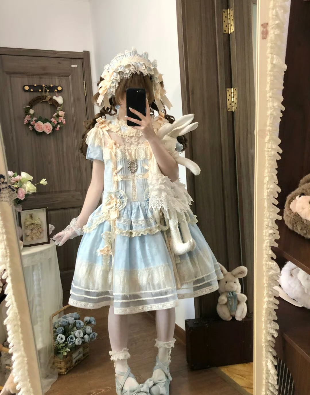 姐妹们，蓝色好搭还是生成色好搭呀？