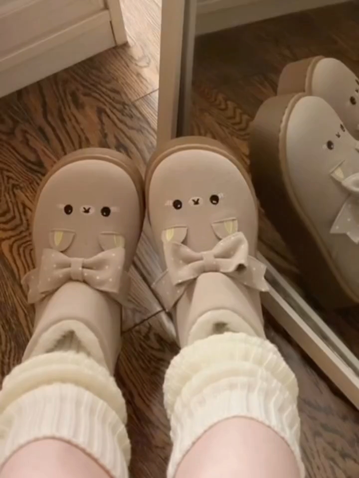 姐妹们最近都冲了什么靴子呀，感觉焦糖布叮家的有点可爱啊