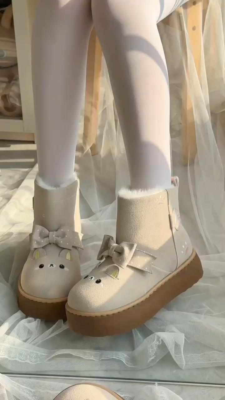 这么萌的靴子我不允许还有人不知道啊，小表情也太萌啦