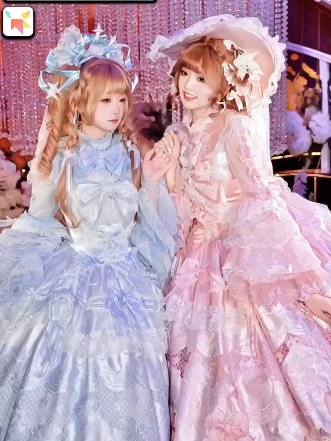 狠狠种草了双生小熊家的这个花嫁，裙摆上的镂空刺绣看起来精致又特别