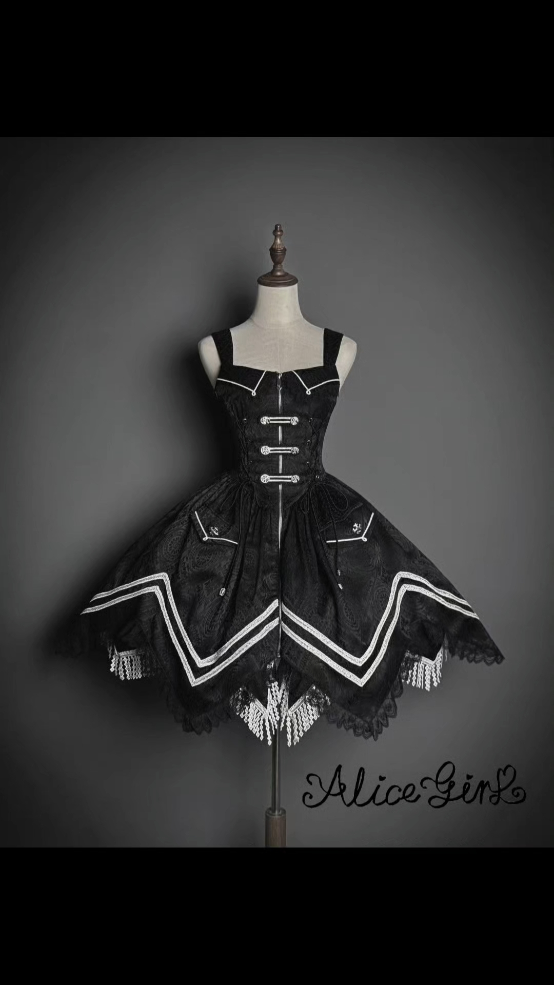 满满的细节呀，而且还有两个口袋，我真的太心动了