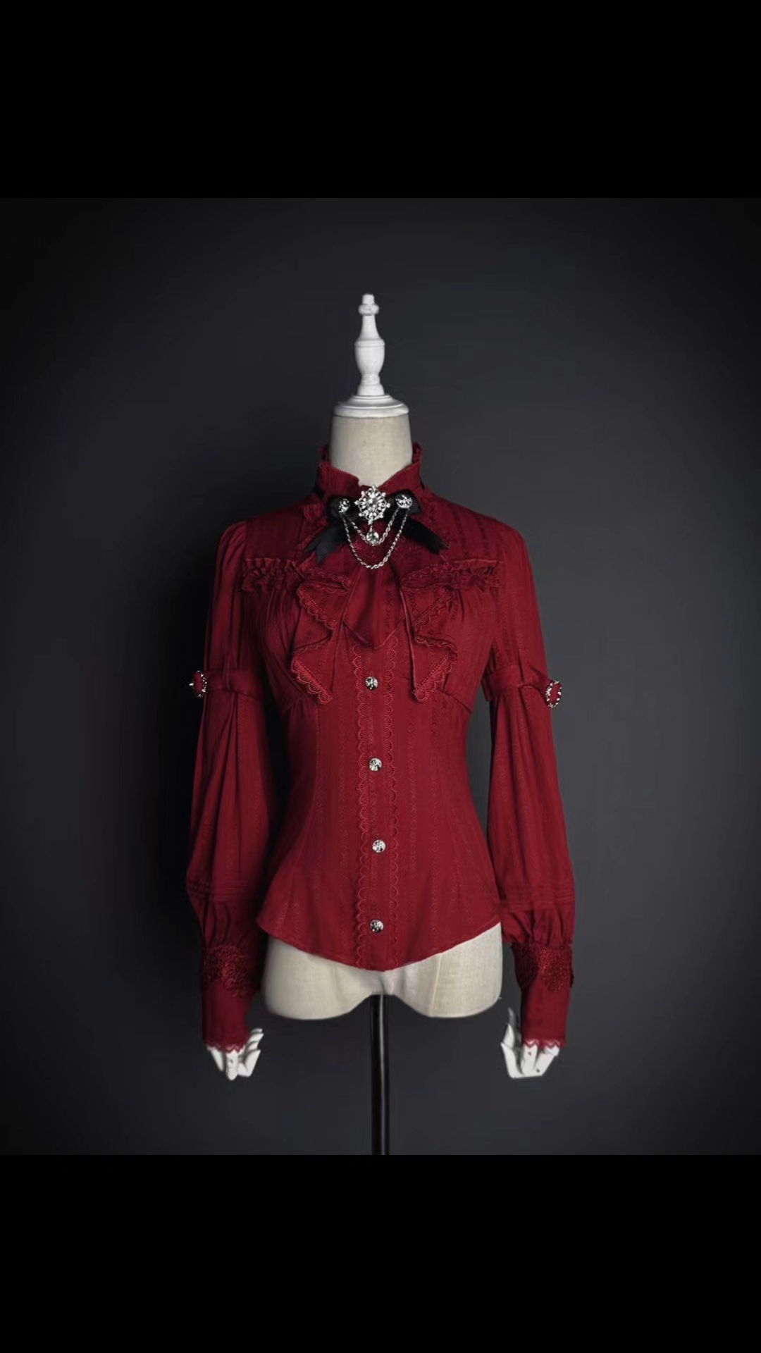 这件衬衫的版型真的超绝呀，姐妹们是入红色还是白色呀