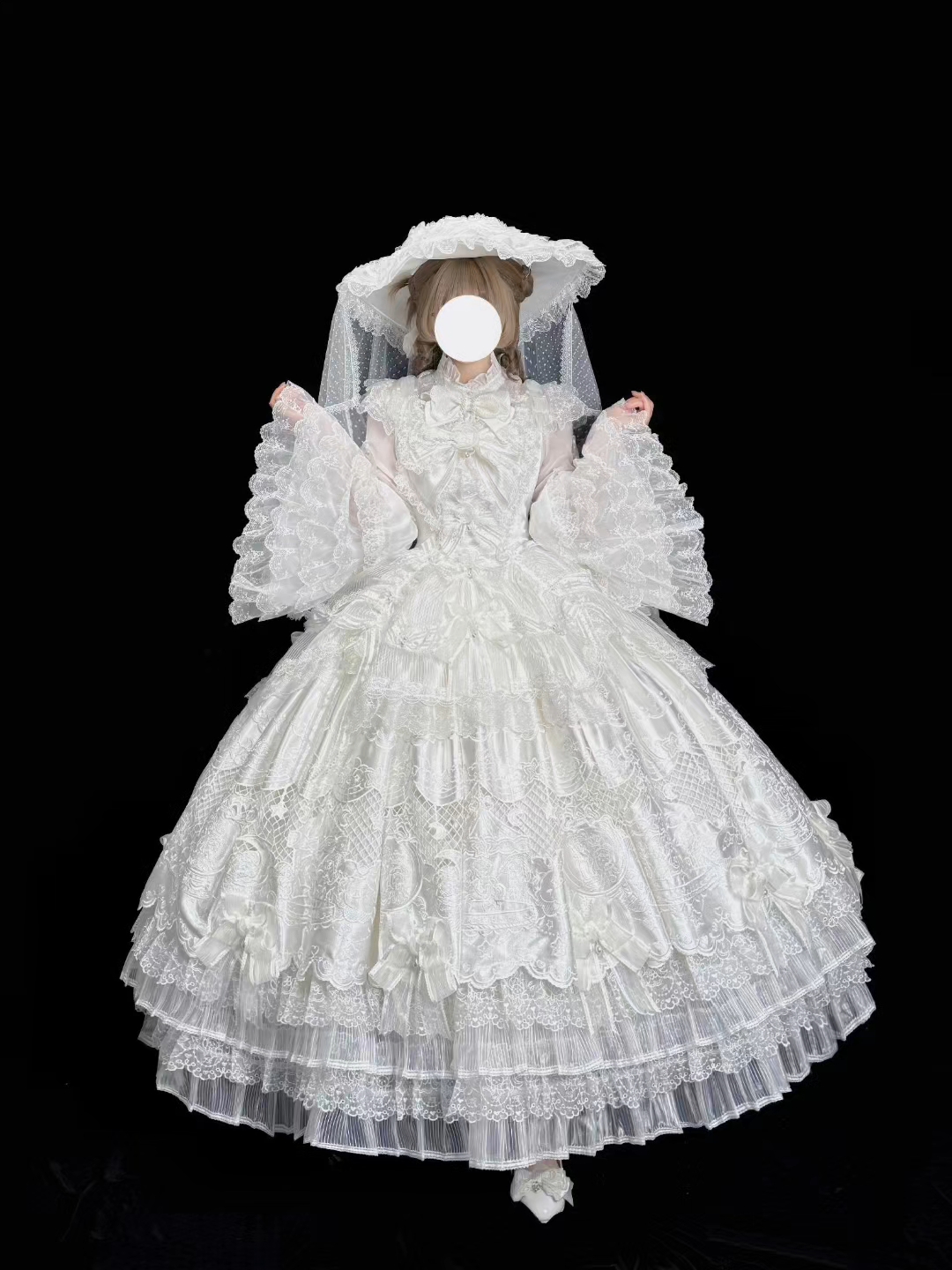 一眼就被这个白色花嫁美到了，狠狠心动住了#吃我一波Lolita安利 #Lolita装扮 #Lolita花嫁
