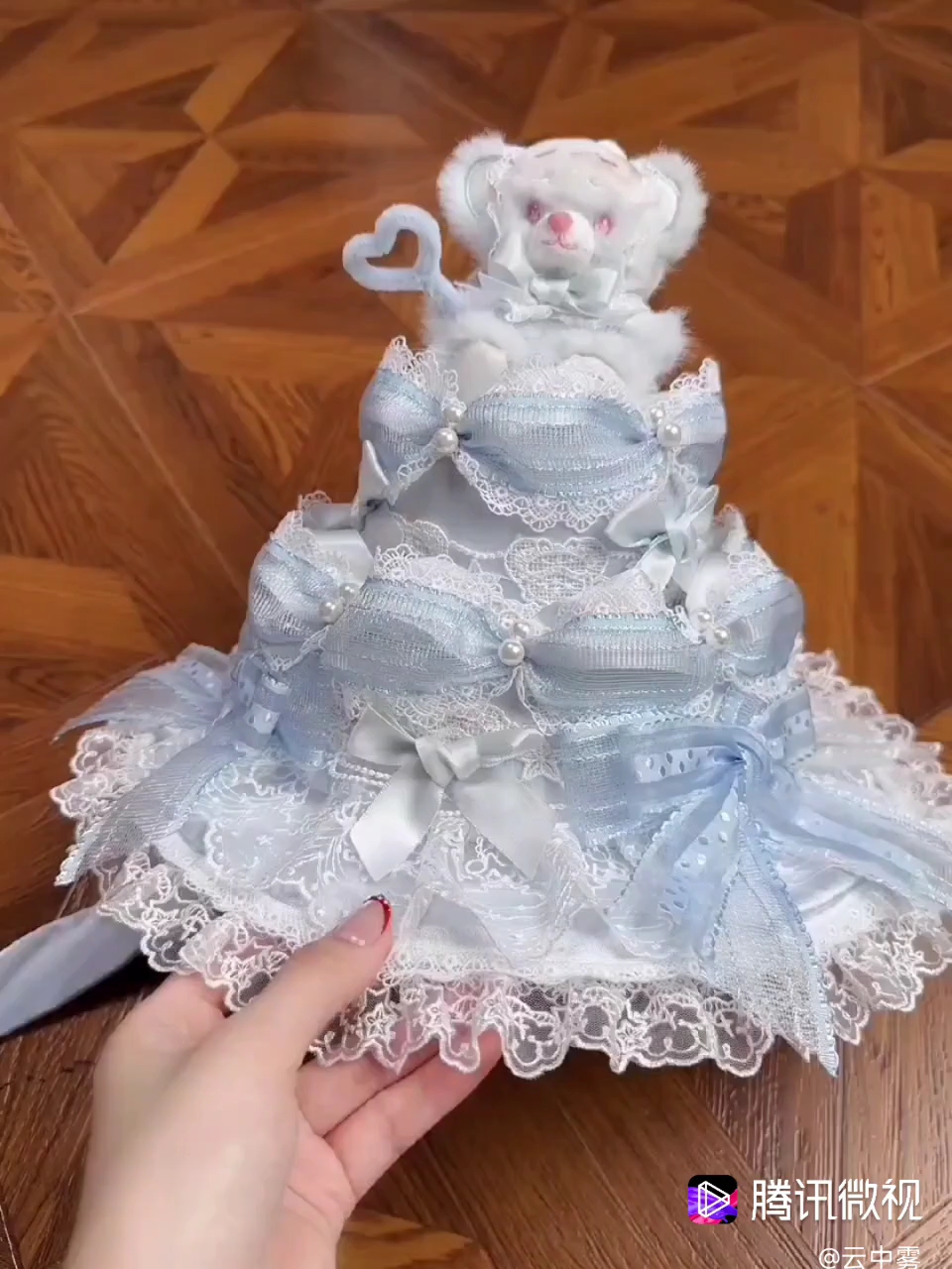 就是这么个小东西！！！好精致，好喜欢上面的这个小熊，丑萌丑萌的  #lo #lo安利 #lolita