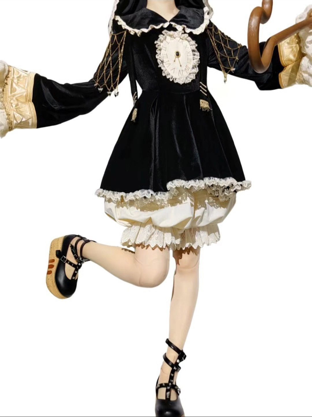 真的很爱这种丝绒质地的裙子，看起来就很适合秋冬，这个收腰设计就很显瘦