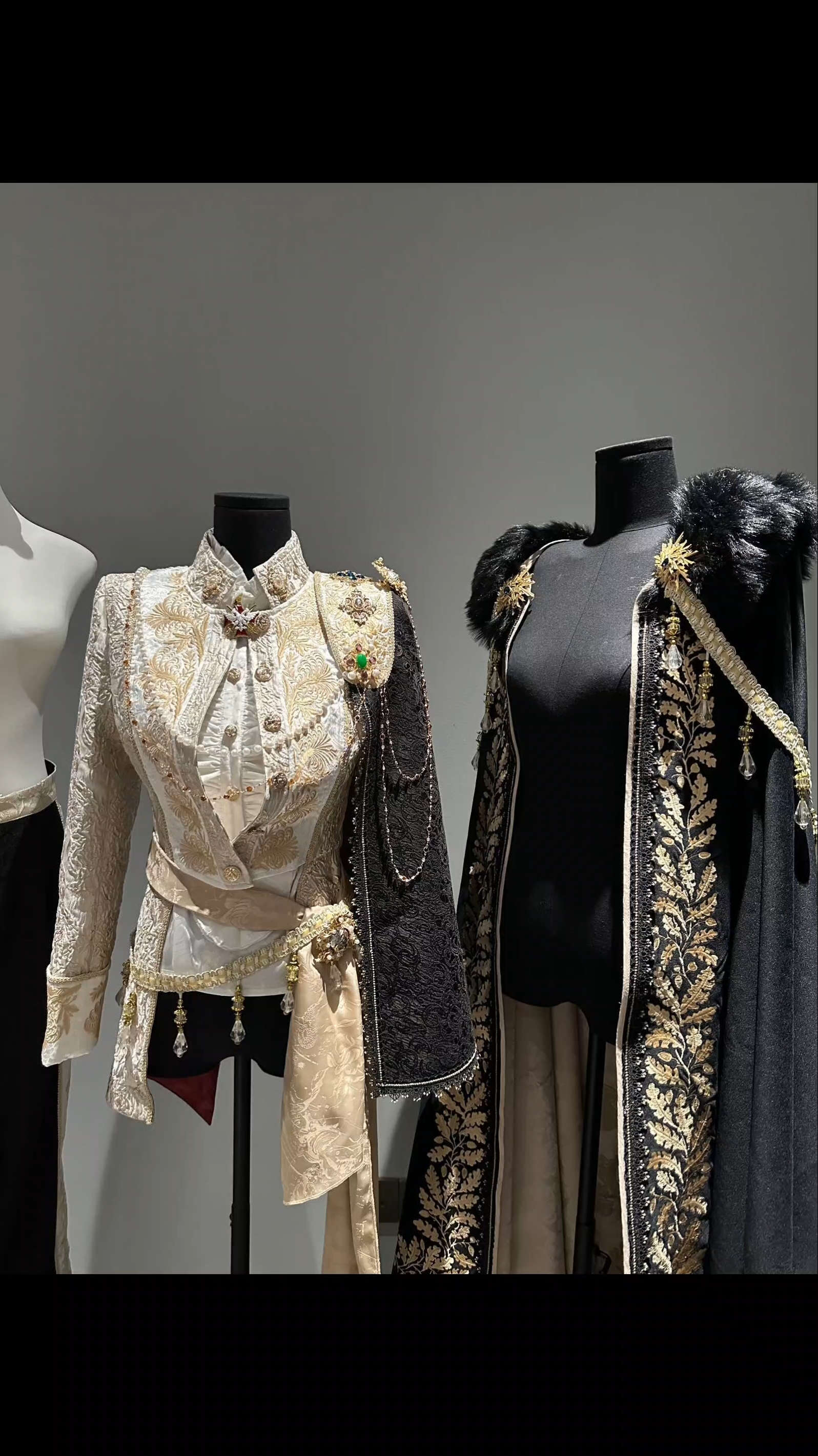 王子系的lo就是特别酷的嘞，这个黑金配色真的好好看，好细节啊 #lo#lolita#lo安利