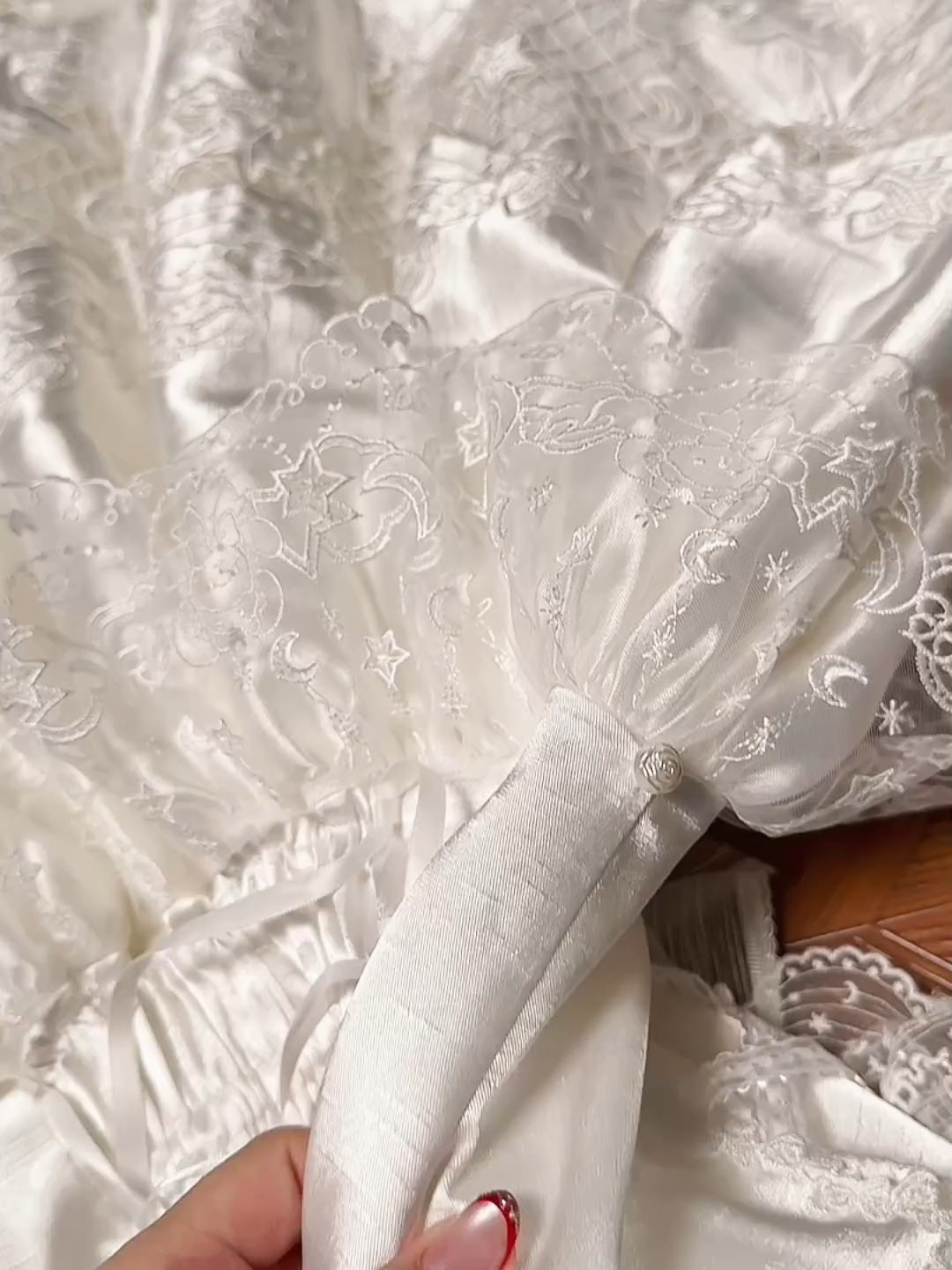 银河下的约定细节真的很棒啊，真的很喜欢这么精致的蕾丝！