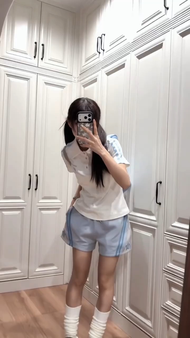 不得不说梗豆物语家的设计真的很戳我呀，真的很喜欢他们家的衣服！